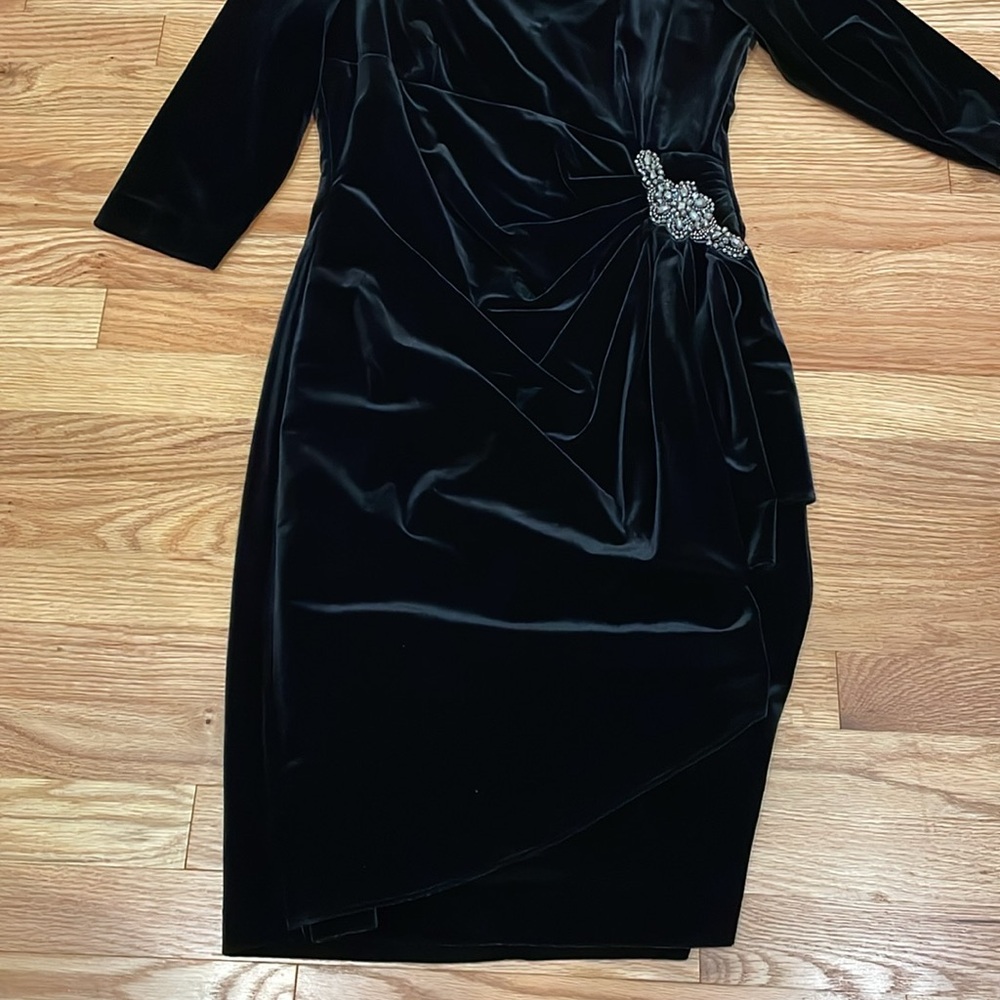 Alex Evenings Black velvet dress. Embellished - Picture 3 of 5